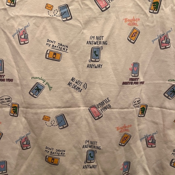 *Pull&Bear Women’s Graphic T-Shirt Cell Phone Size Medium New with Tags - Picture 4 of 5